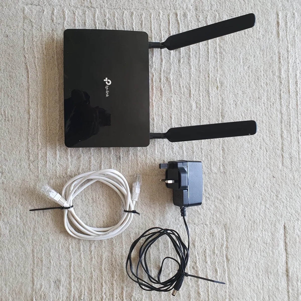 TP Link Archer MR200 sim card slot - Image 1