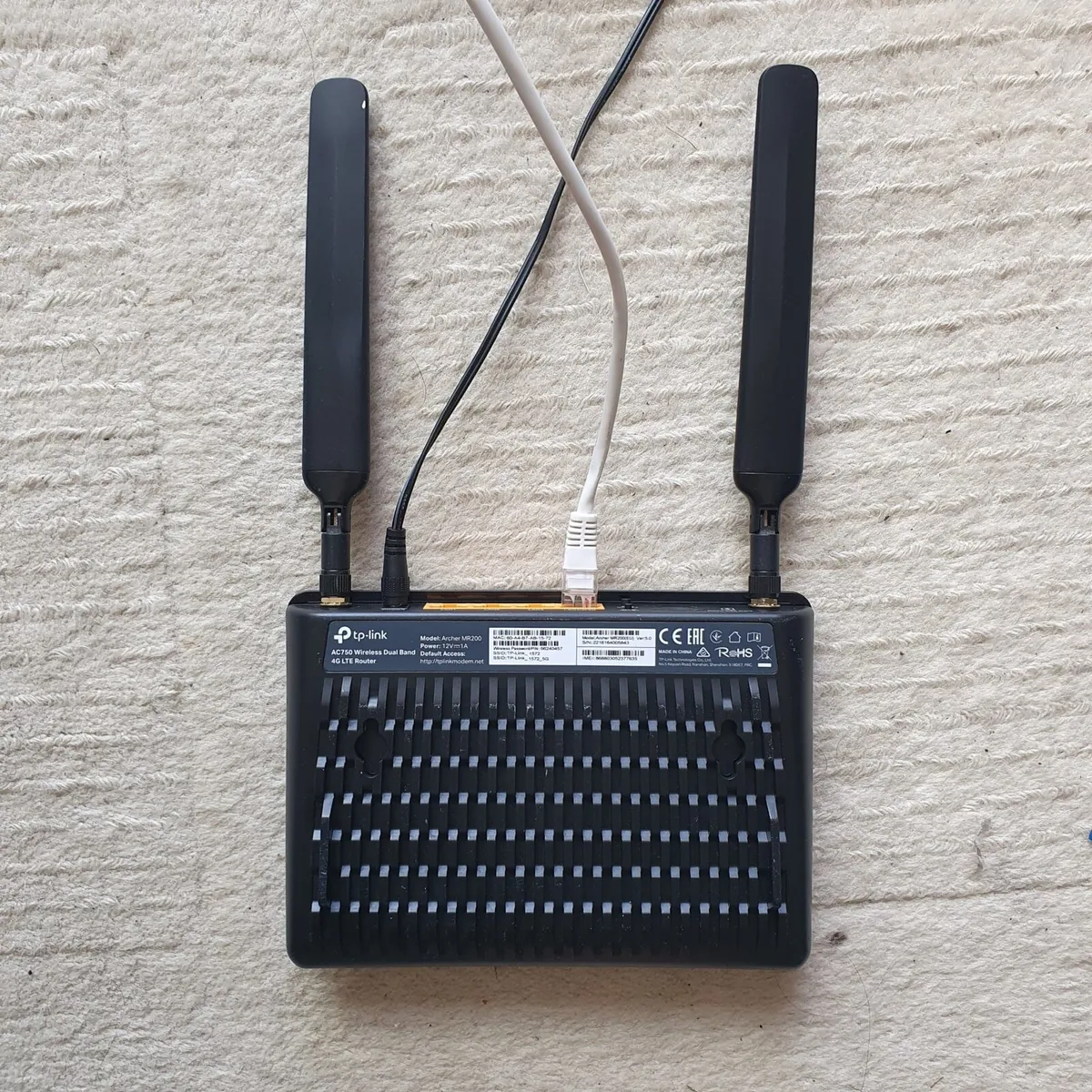 TP Link Archer MR200 sim card slot - Image 3