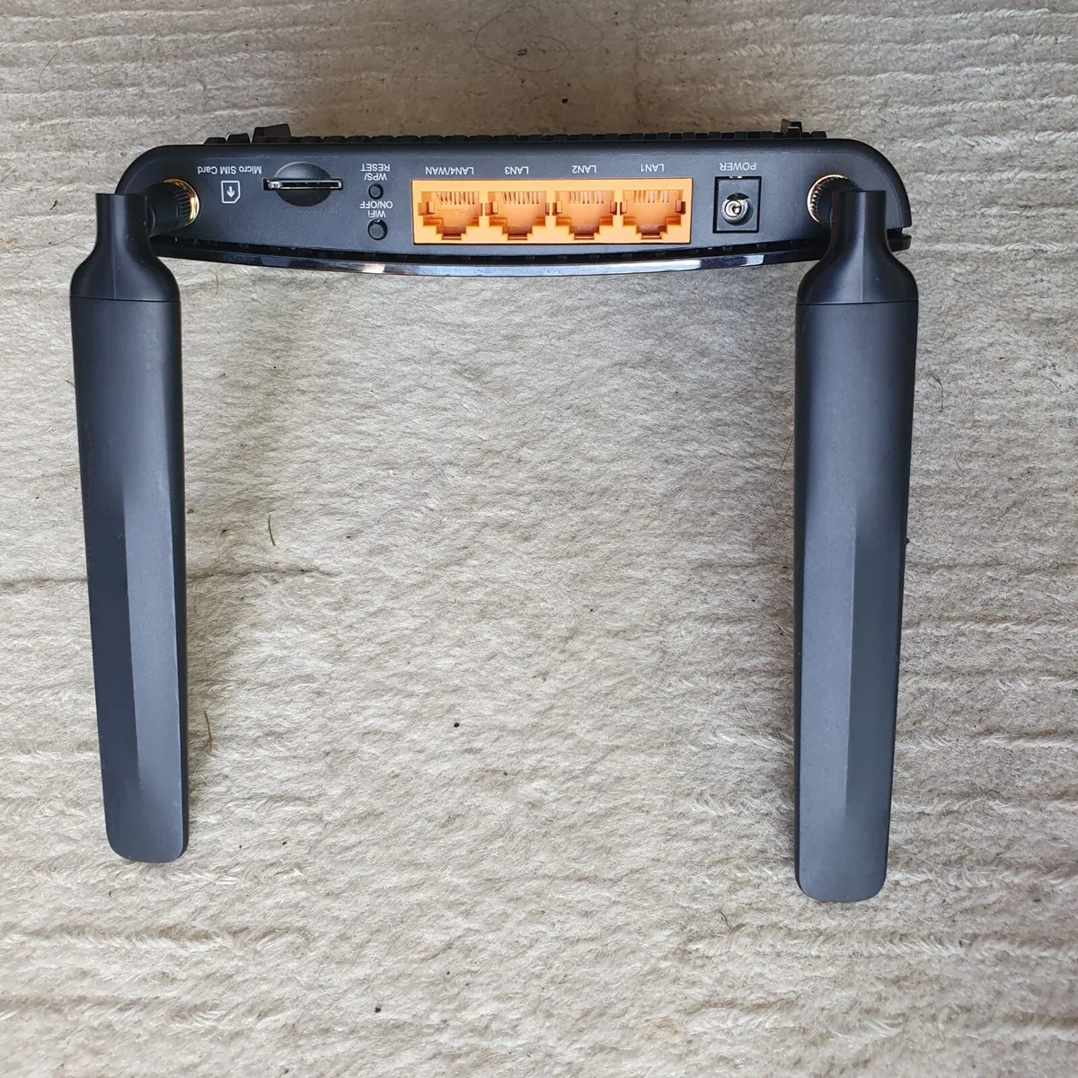 TP Link Archer MR200 sim card slot - Image 4