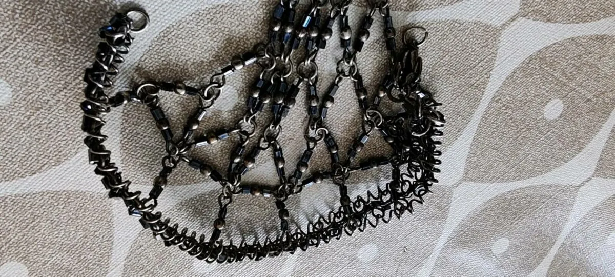 Retro beaded hand jewellery - Image 2