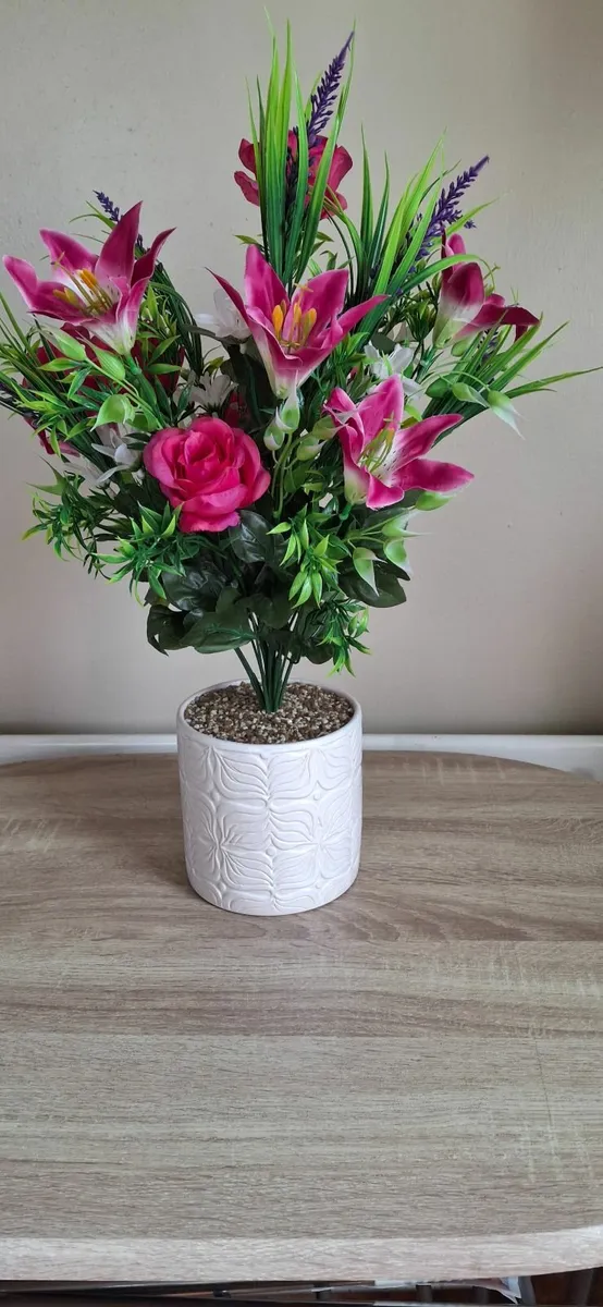 Artificial flowers - Image 1
