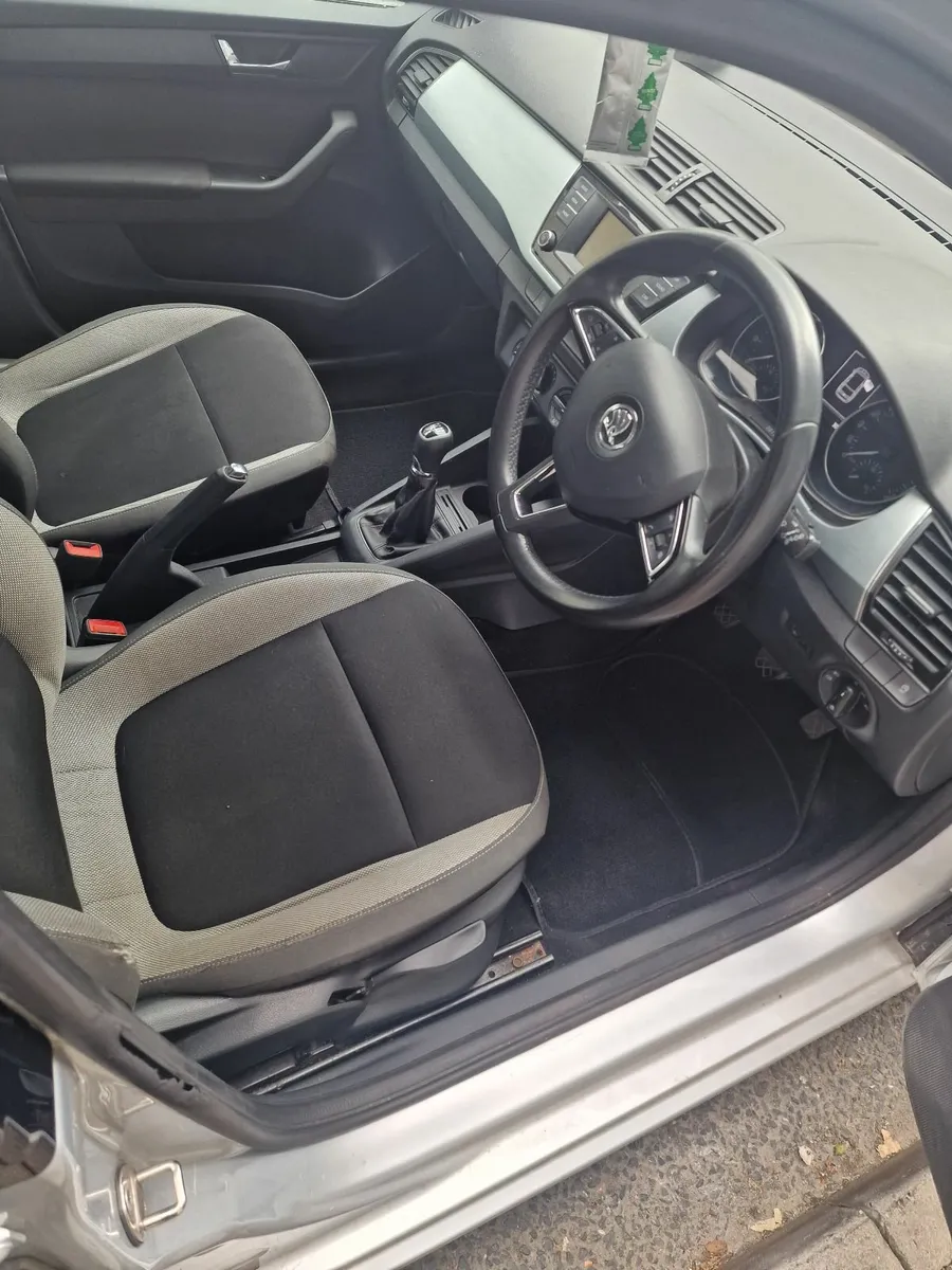 Skoda Fabia 2015 - Image 2
