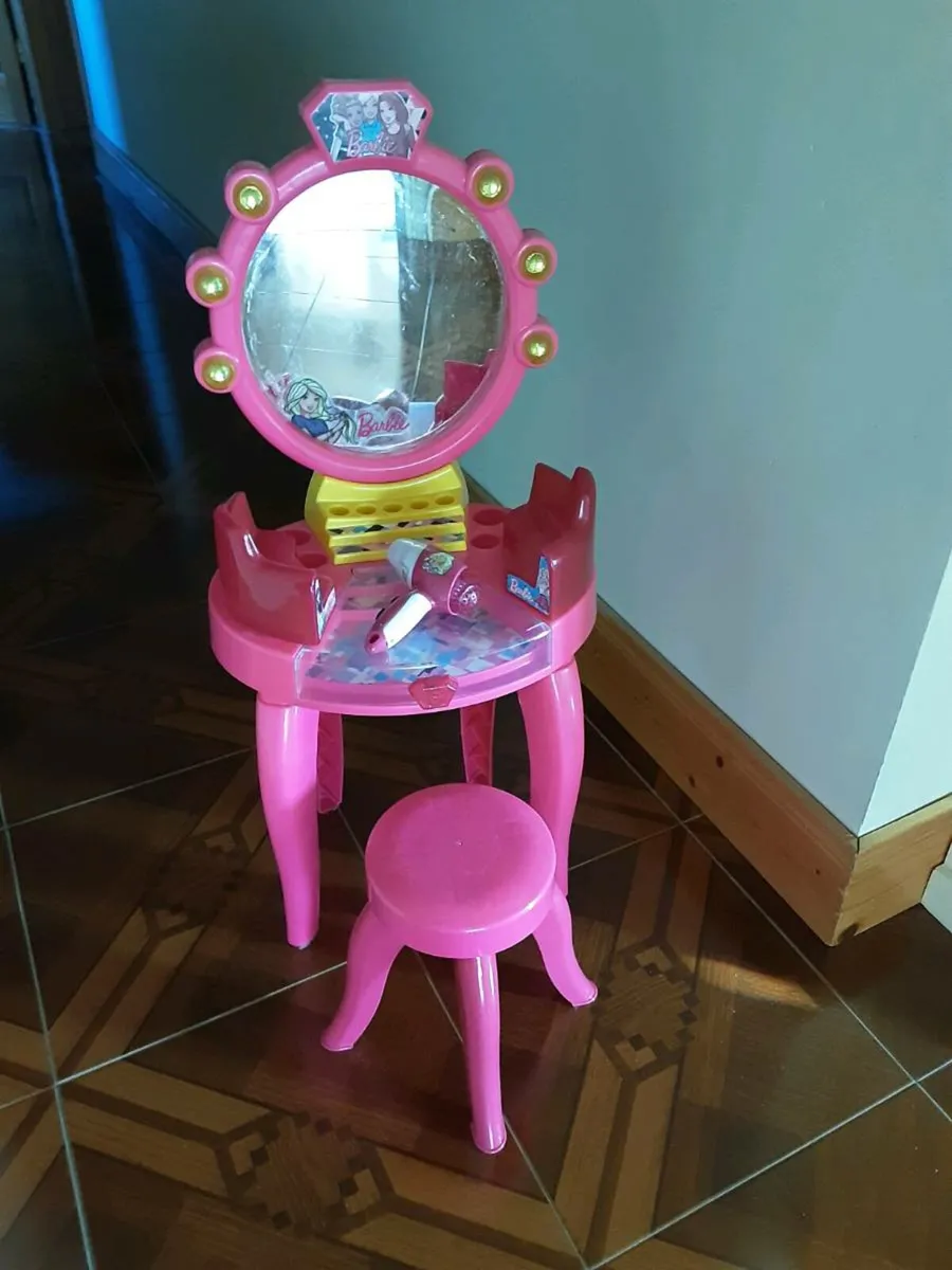 Barbie Dressing Table and Accessories - Image 1