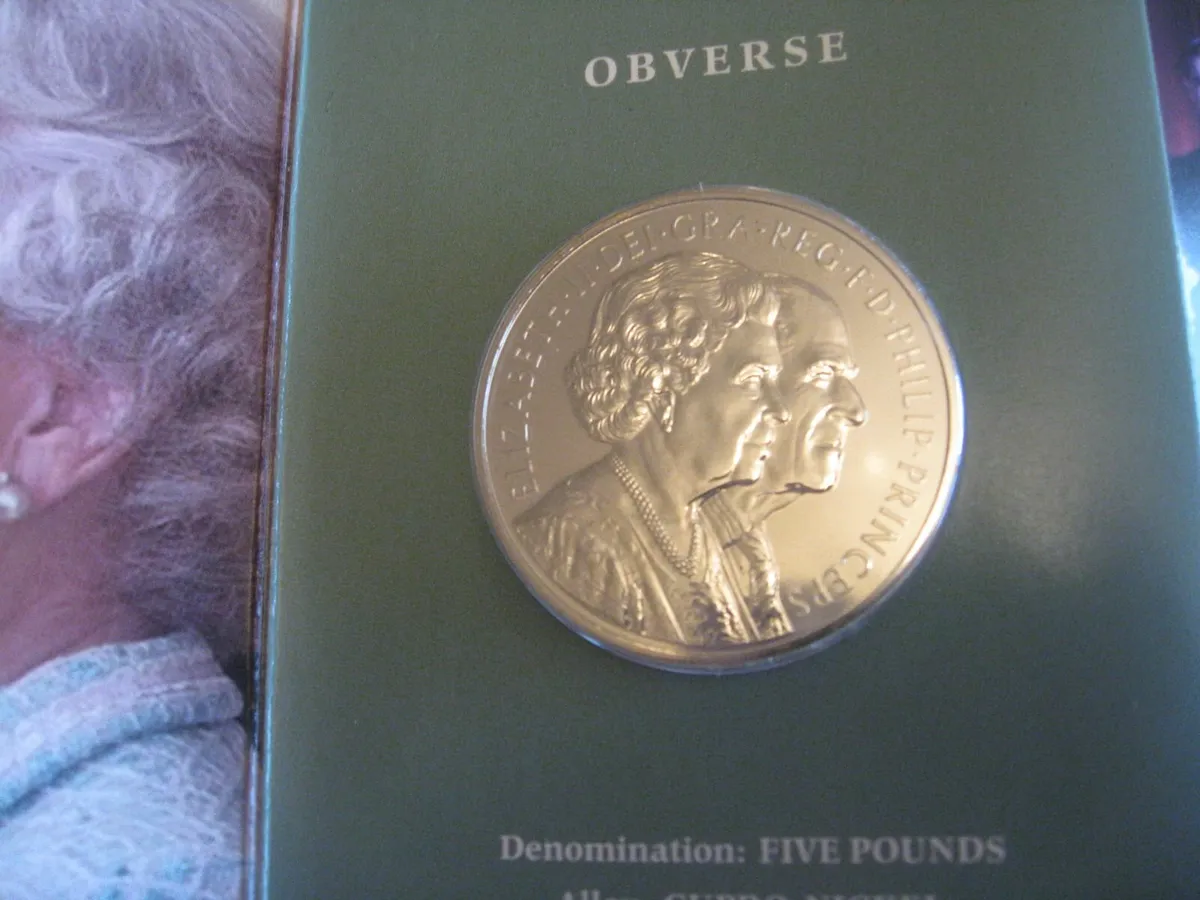2007 Diamond Wedding Silver proof Crown £5 Coin - Image 3