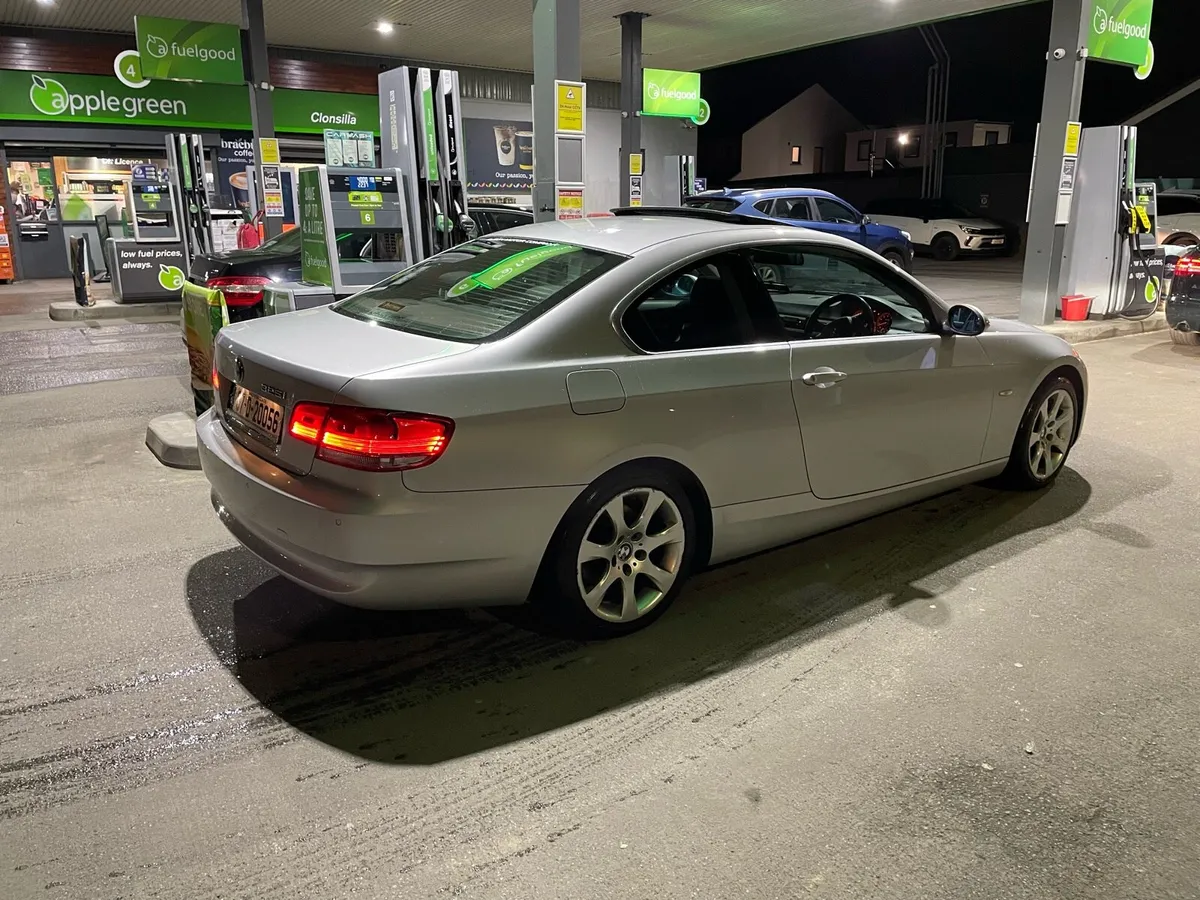 BMW 325i - Image 1
