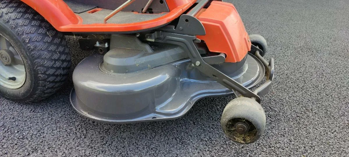 Husqvarna rider lawnmower - Image 4