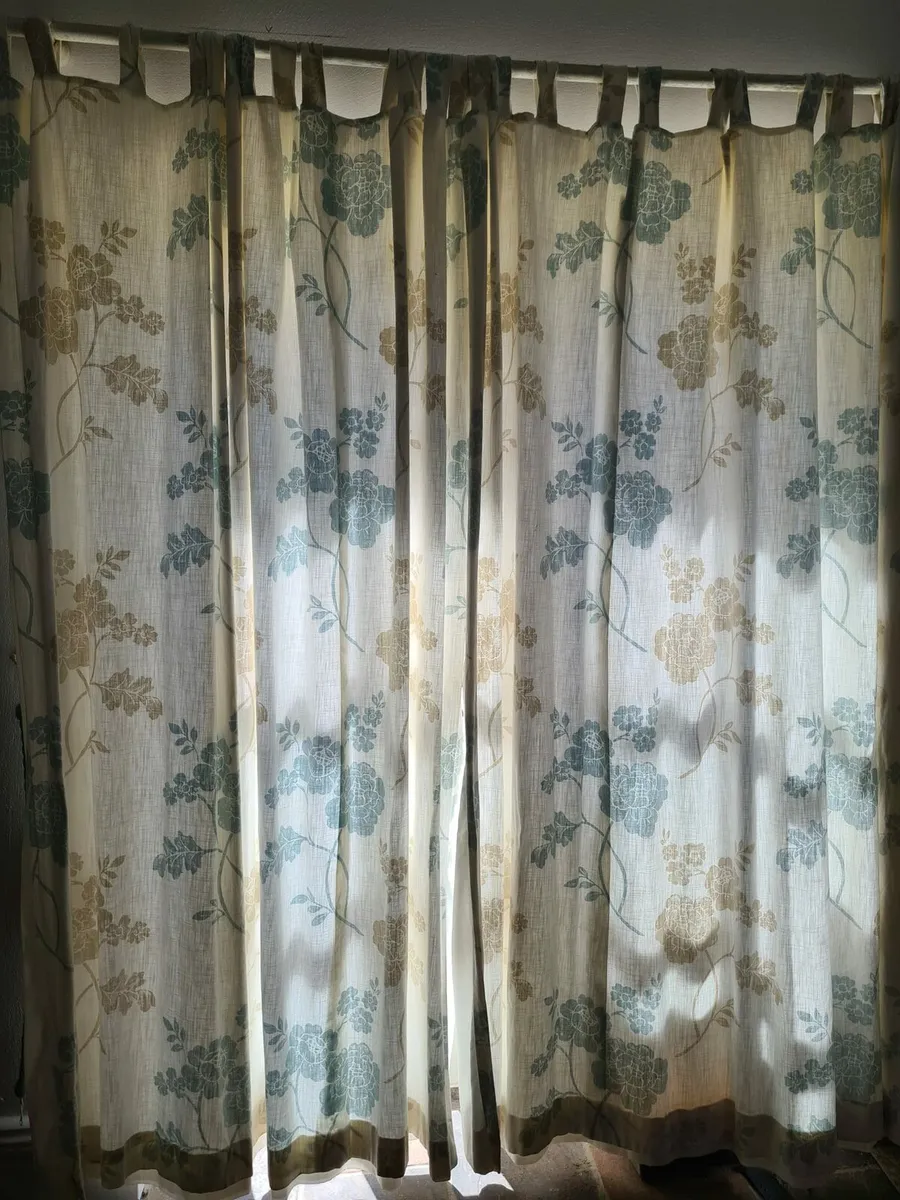 pair of fully lined standard sized curtains - Image 1