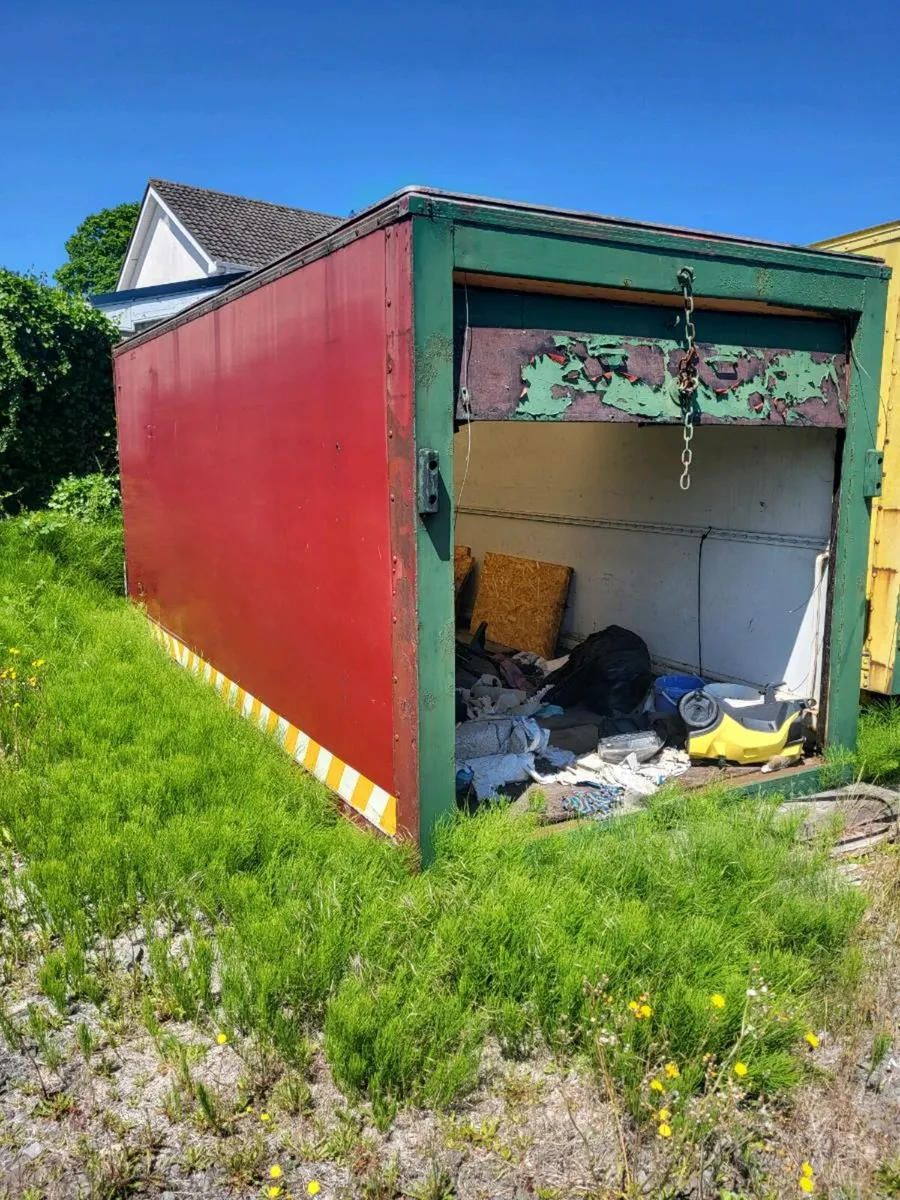 Containers and scrap free to go - Image 4