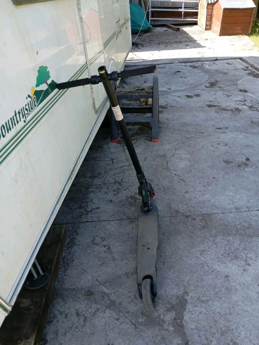 Electric scooter - Image 2