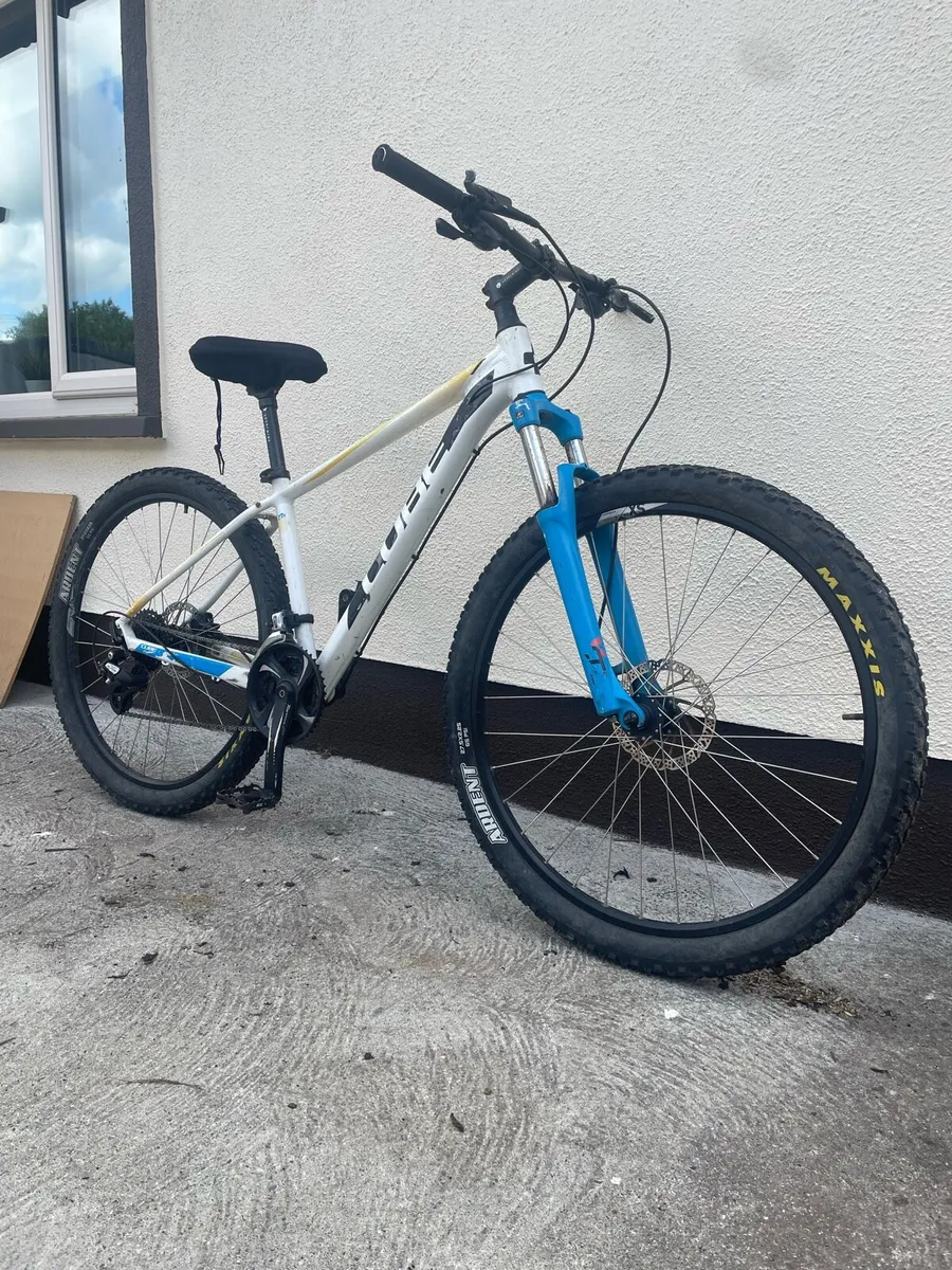 Cube mountain bike competion line - Image 1