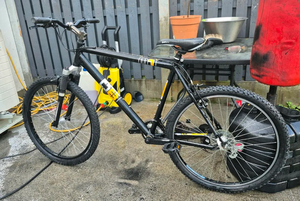 Adults mountain bike 20" frame size 24" wheel.. - Image 3