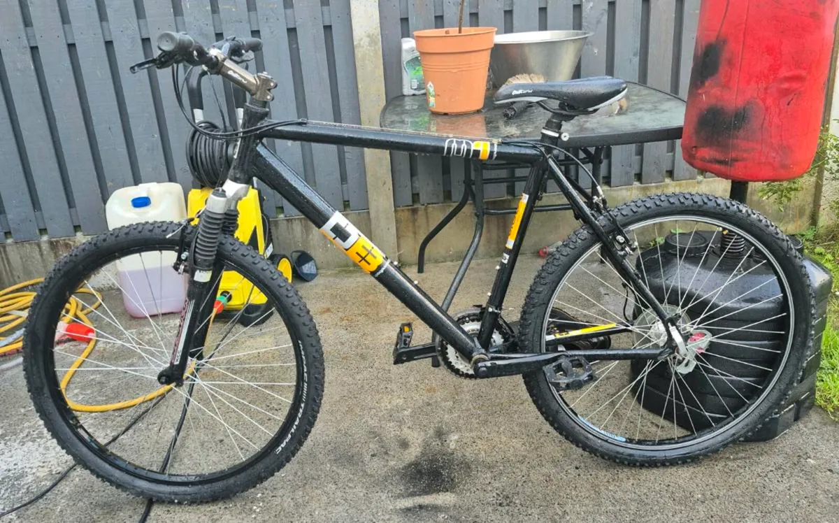 Adults mountain bike 20" frame size 24" wheel.. - Image 4