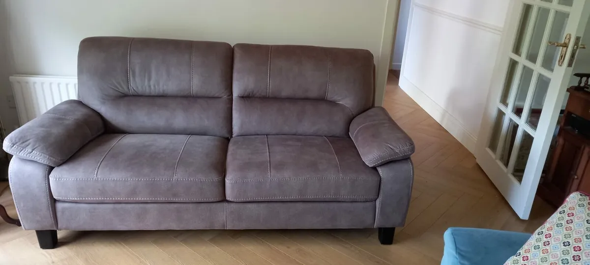 Couch - Image 2