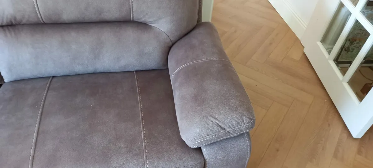 Couch - Image 4
