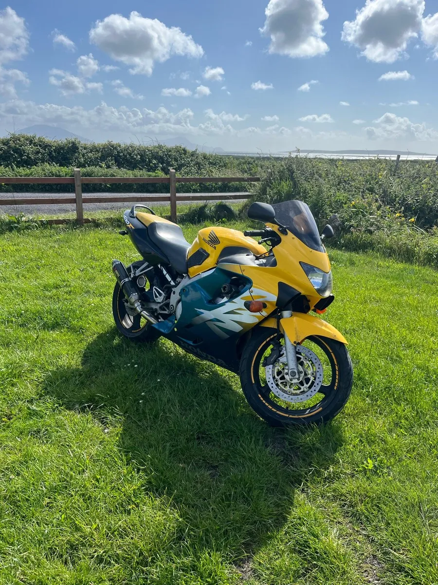 Honda cbr 600F4 - Image 1