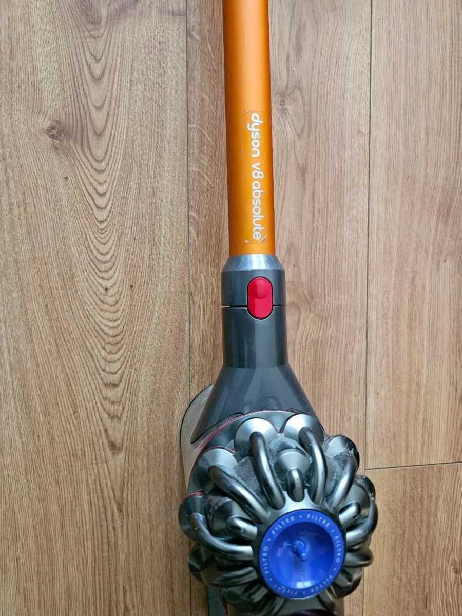 Dyson V8 absolute,comes with charger - Image 2