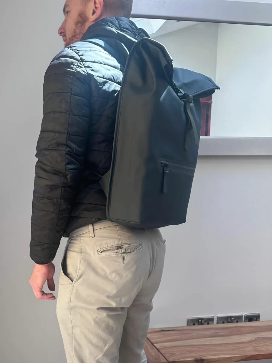 Rains Rolltop Rucksack Large Navy – Mint Condition - Image 2