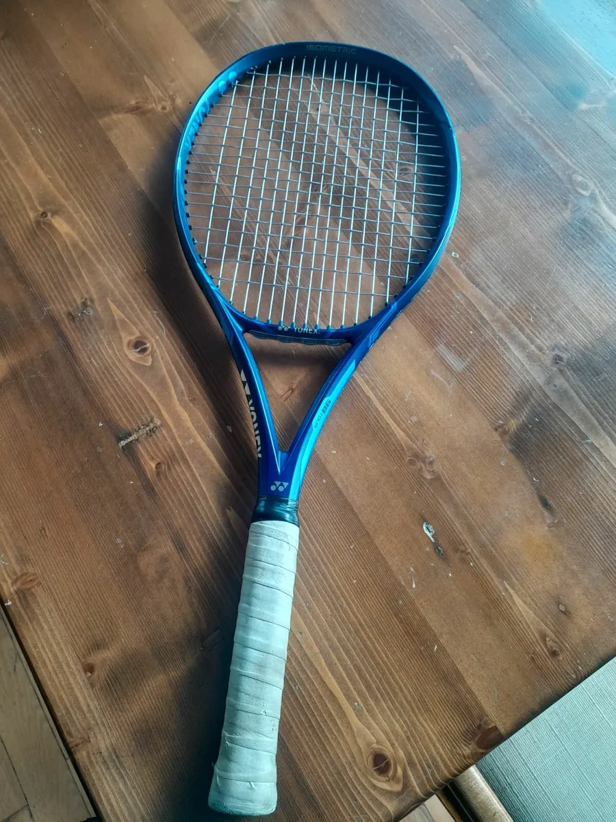 Yonex ezone 98 tour - Image 1
