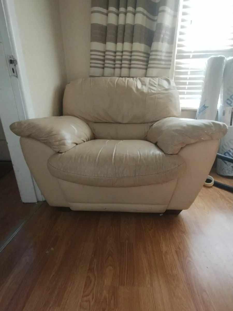 Cream leather armchairs - Image 3
