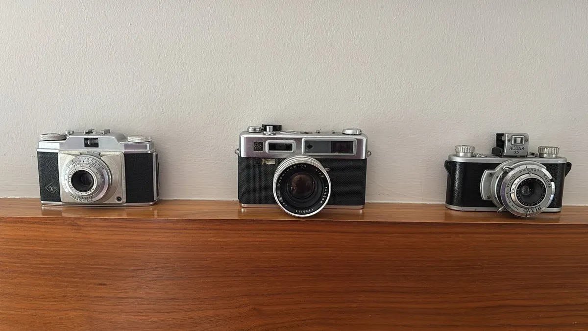 Antique cameras - Image 1