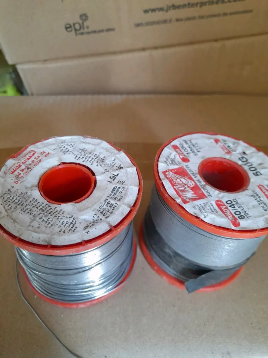 Two rolls of solder - Image 1