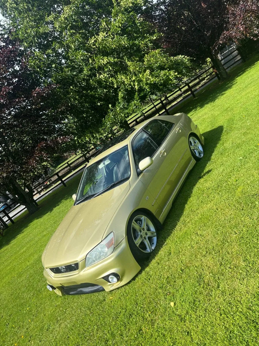 Lexus is200 - Image 1