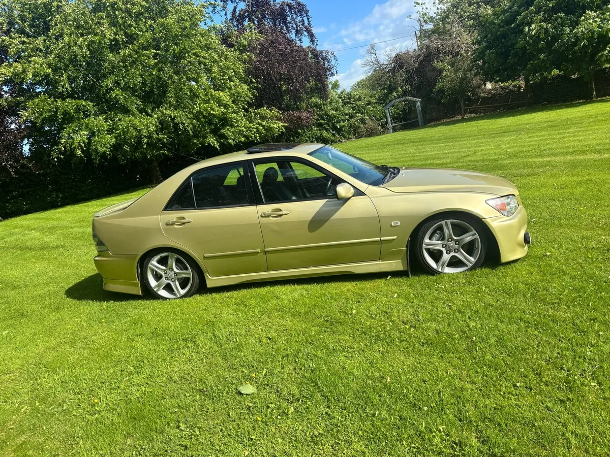 Lexus is200 - Image 3