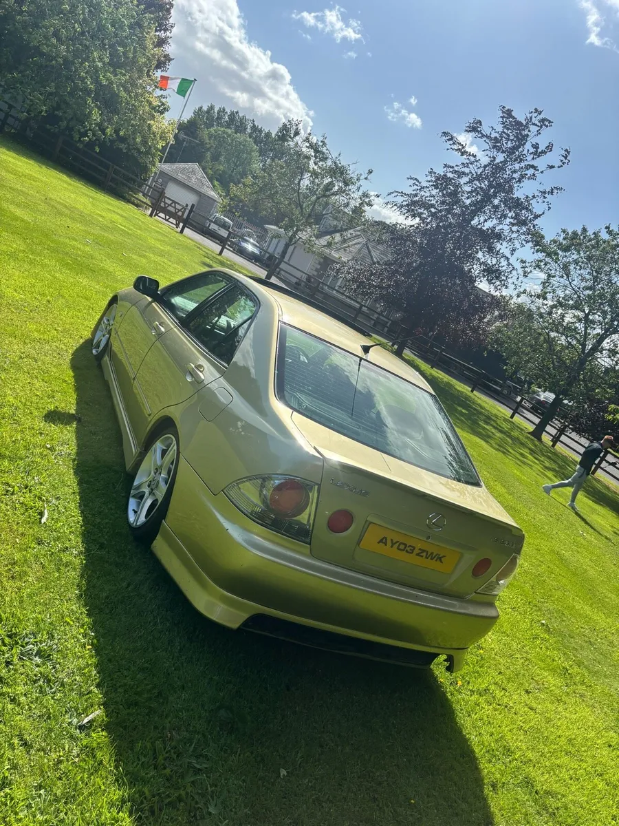 Lexus is200 - Image 4