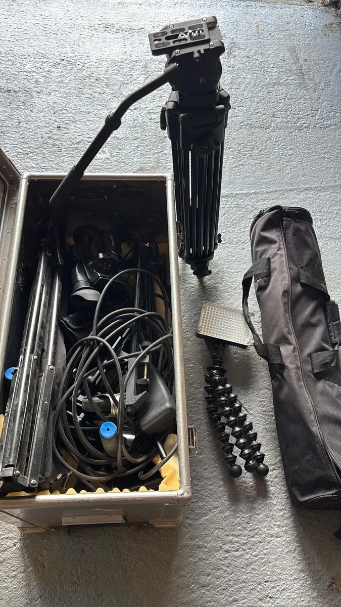 Miscellaneous camera and sound equipment - Image 1