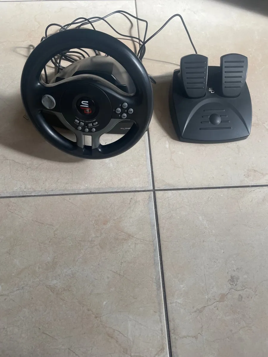 Steering wheel and pedals - Image 1