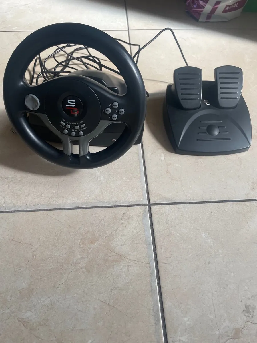 Steering wheel and pedals - Image 2