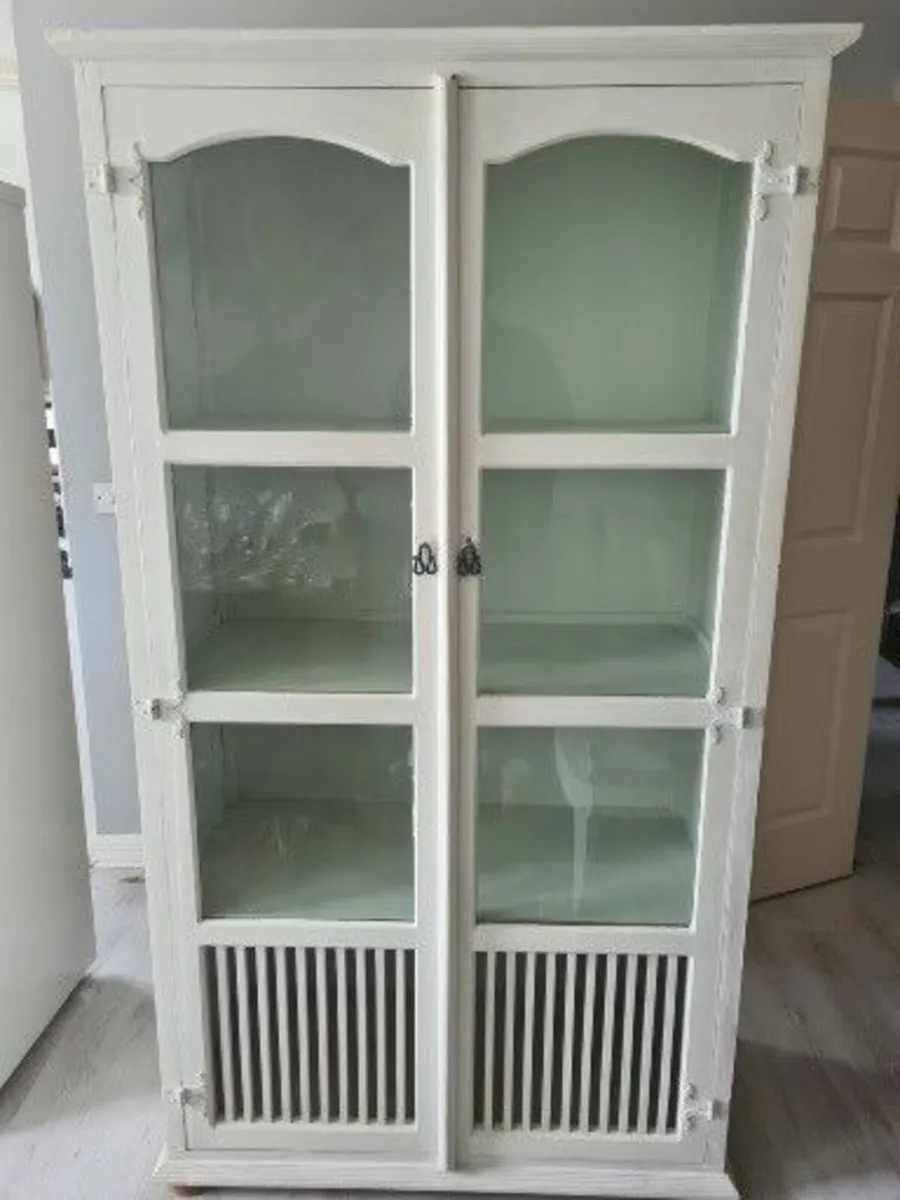 Tall Display unit for fine items - Image 1