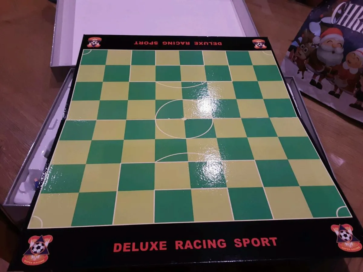 Manchester United Chess Set - Image 3