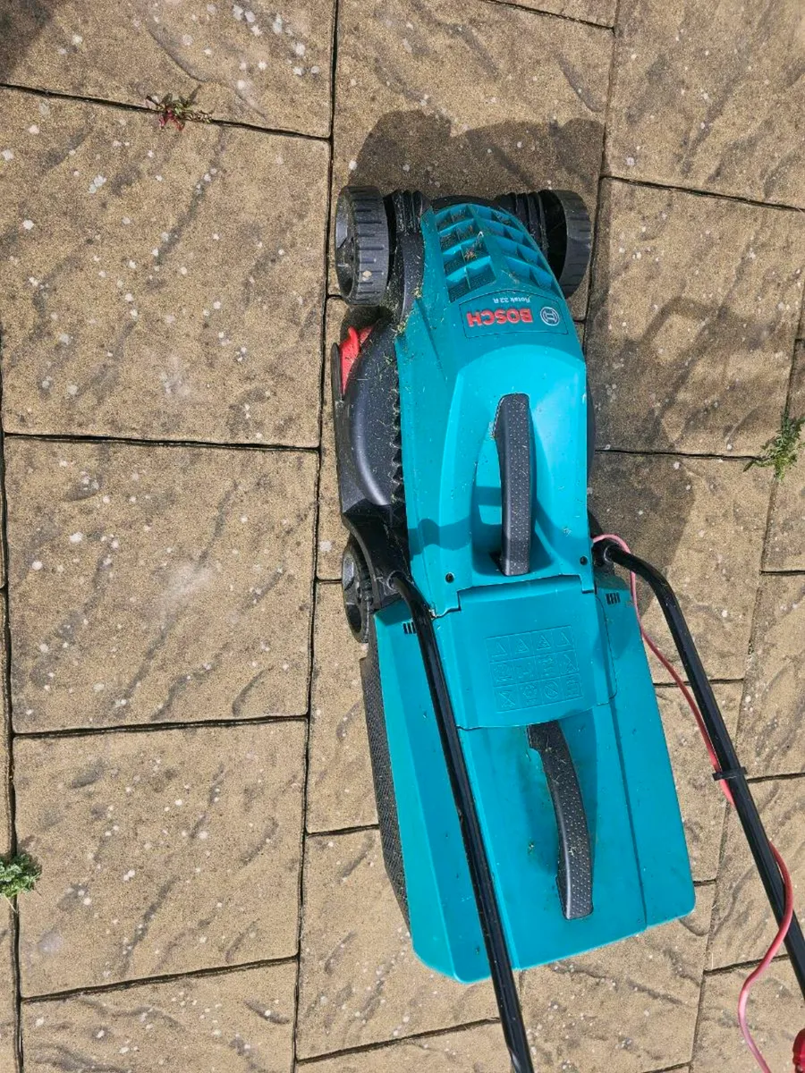 Bosch rotak 32 R electric lawnmower, excellent - Image 4