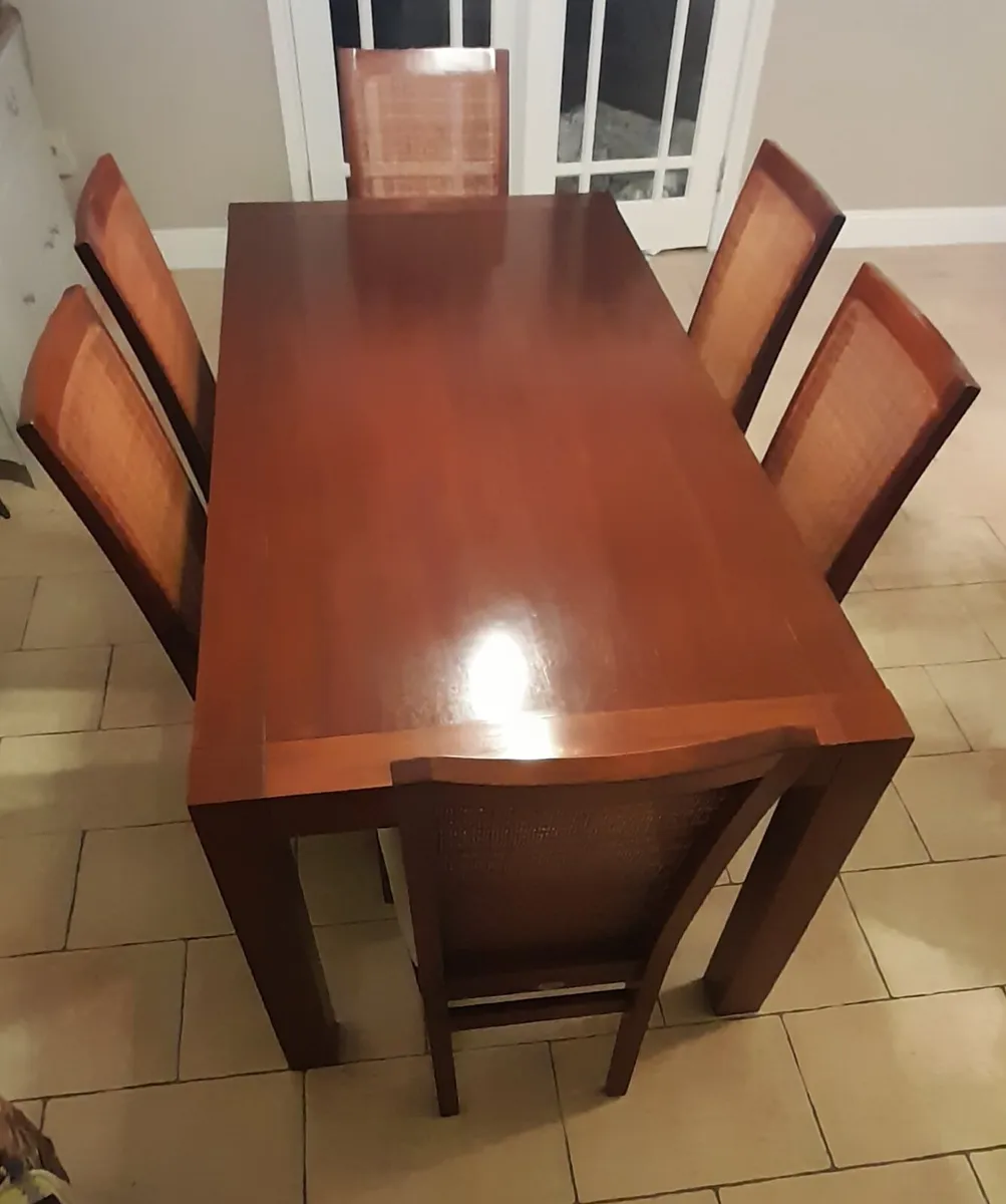 Kitchen table and chairs - Image 2