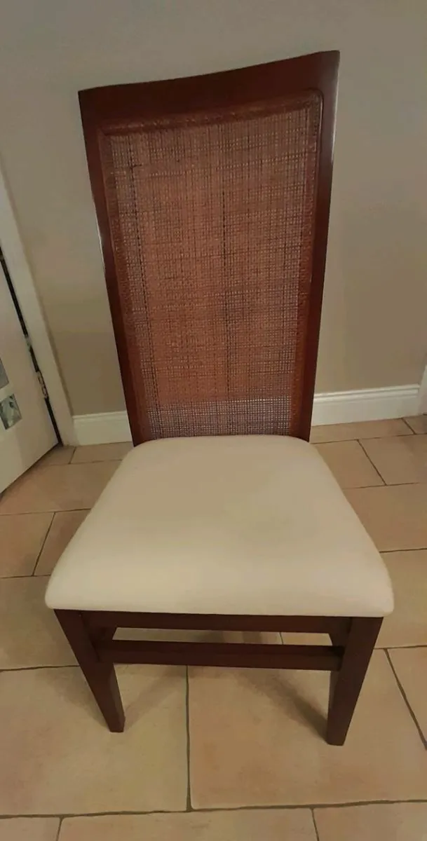 Kitchen table and chairs - Image 3