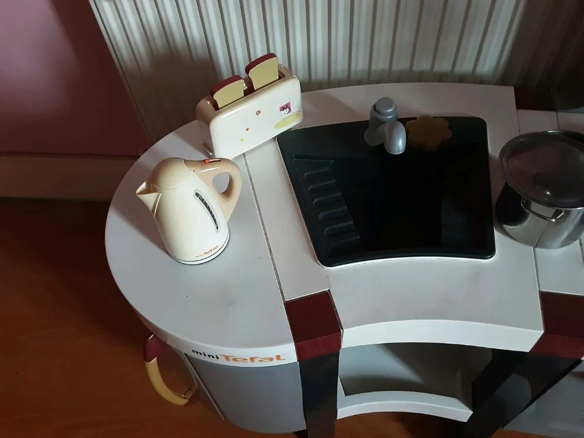 Play Kitchen - Image 2