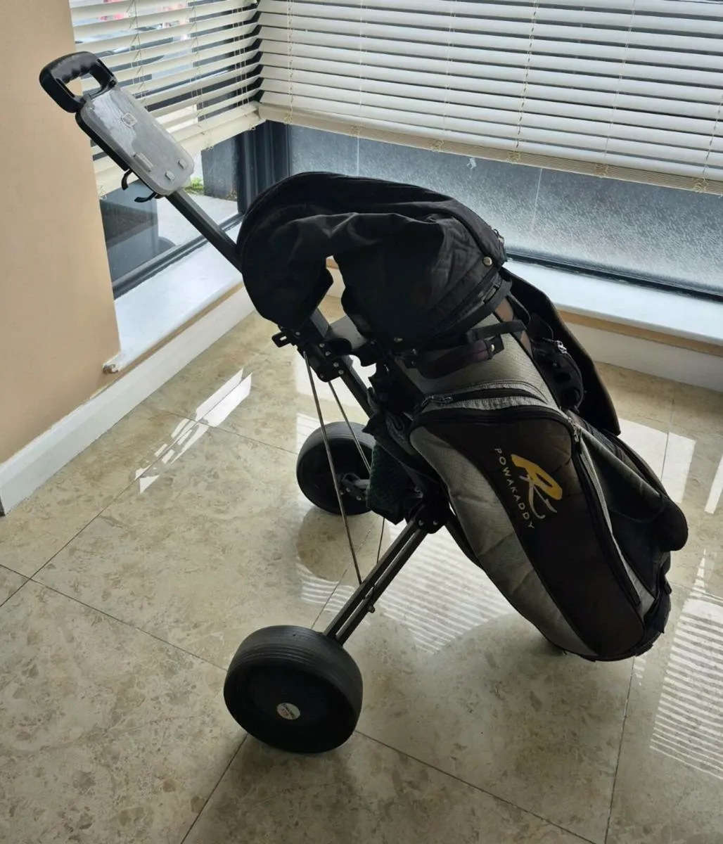 golf bag and trolley in good condition location Du - Image 1