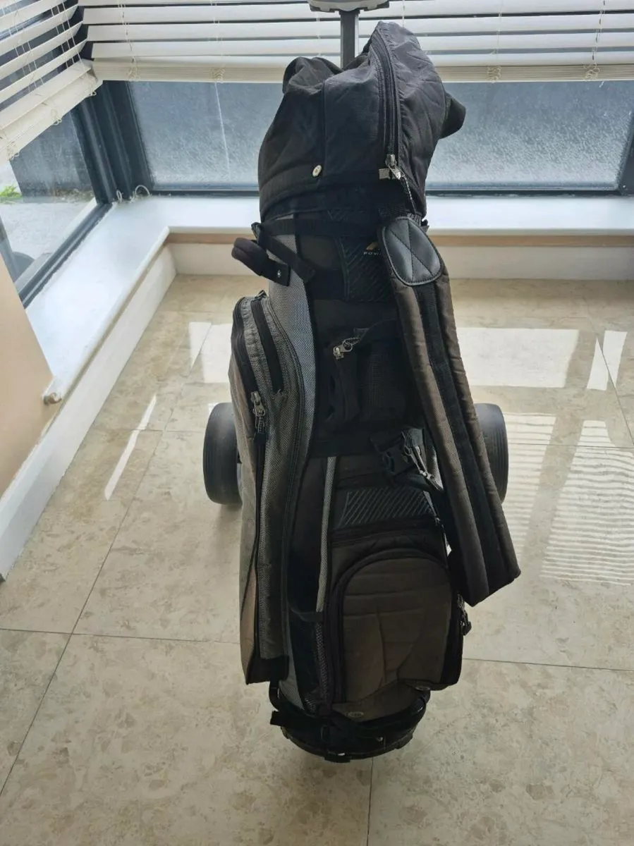 golf bag and trolley in good condition location Du - Image 4