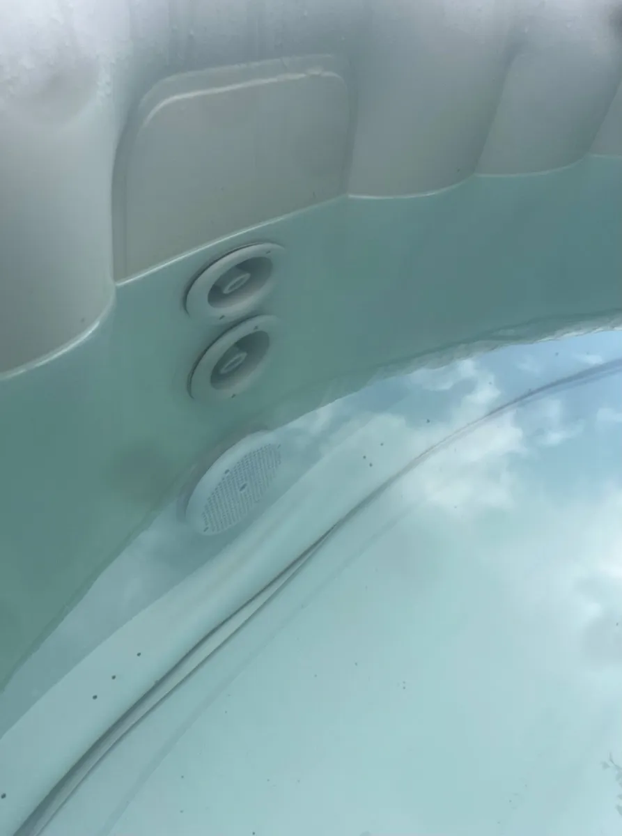6-Person MSpa Inflatable Hot Tub with Hydro-jets - Image 4