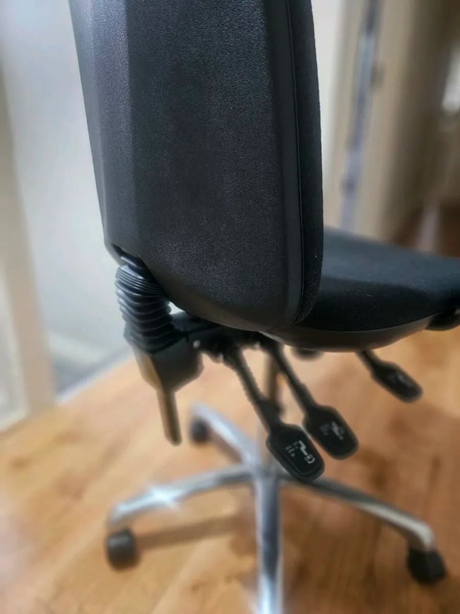 Office chair, adjustable, excellent condition - Image 4