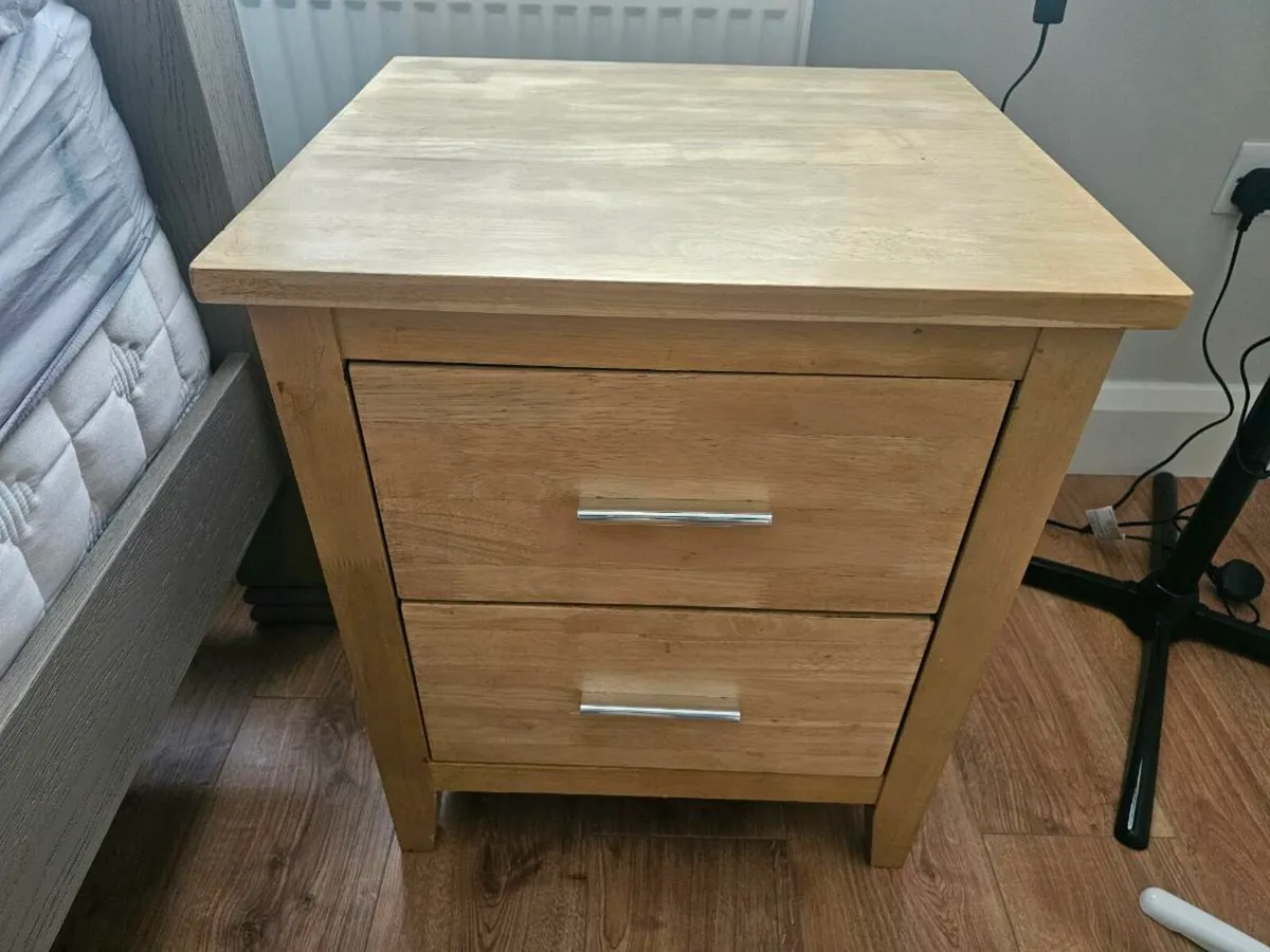 Bedside locker, excellent condition - Image 1