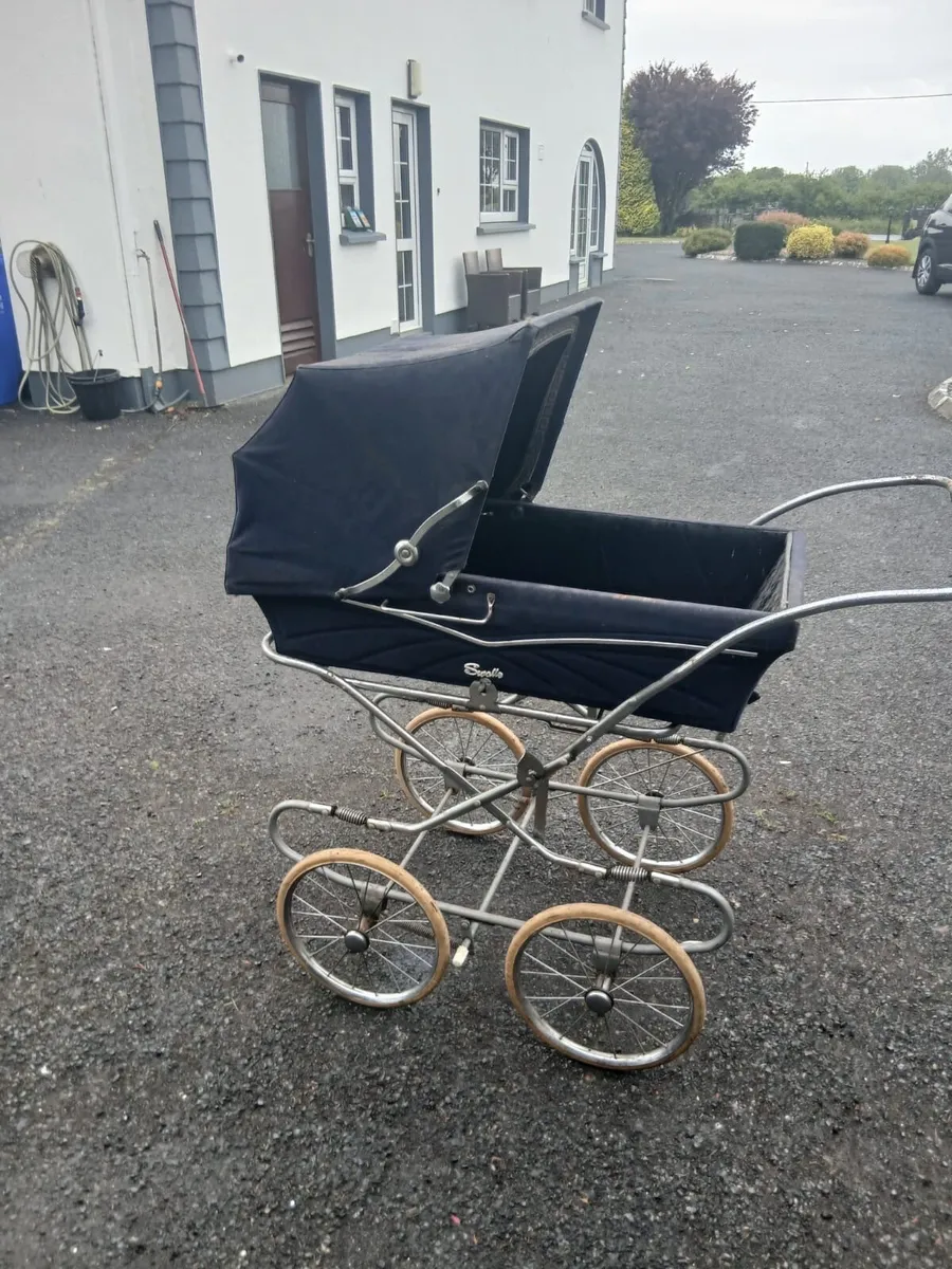 Vintage Swallow Pram - Image 1