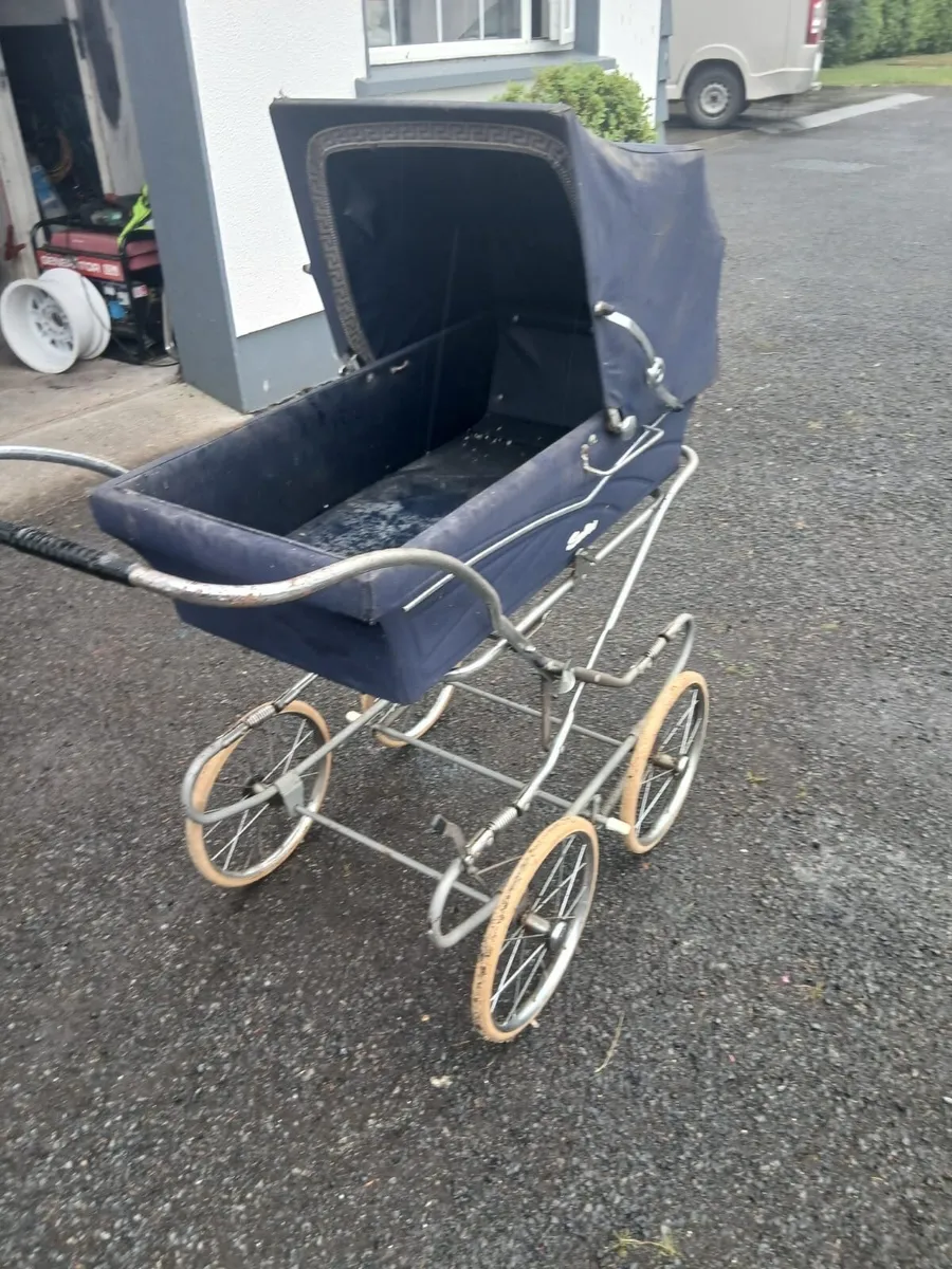 Vintage Swallow Pram - Image 2