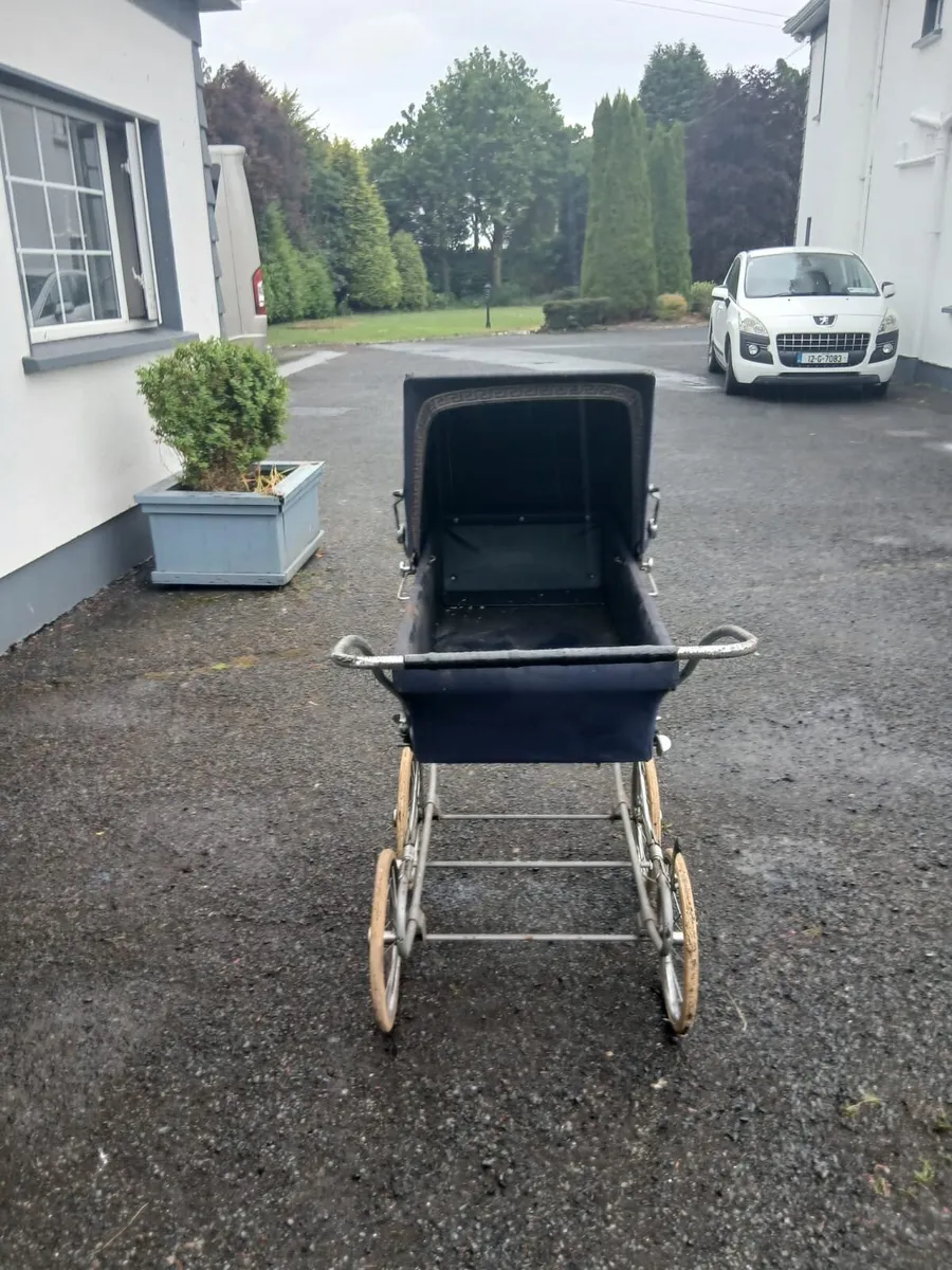 Vintage Swallow Pram - Image 3