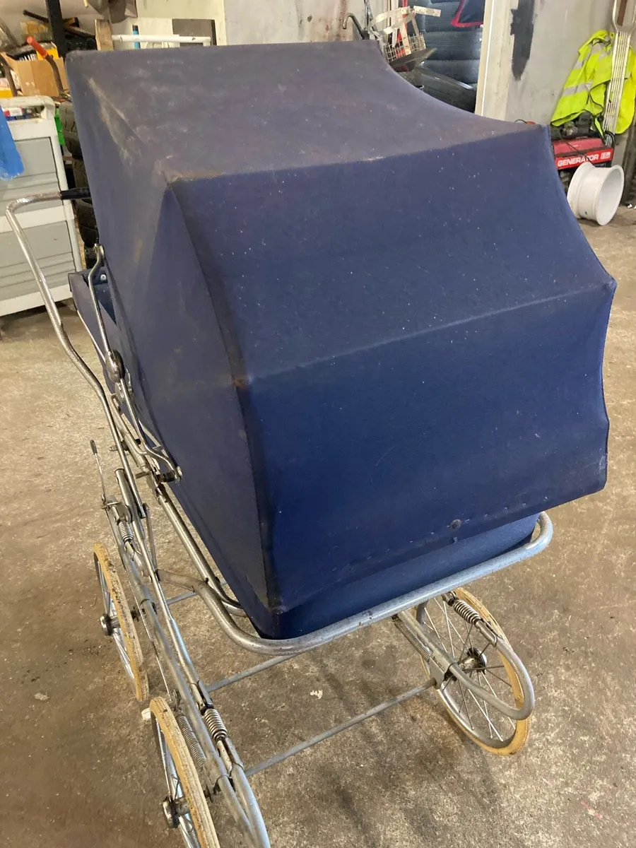 Vintage Swallow Pram - Image 4