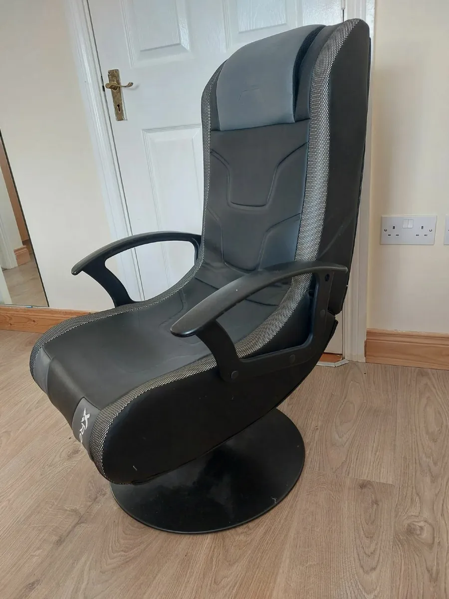 New lightning  gaming chair - Image 3