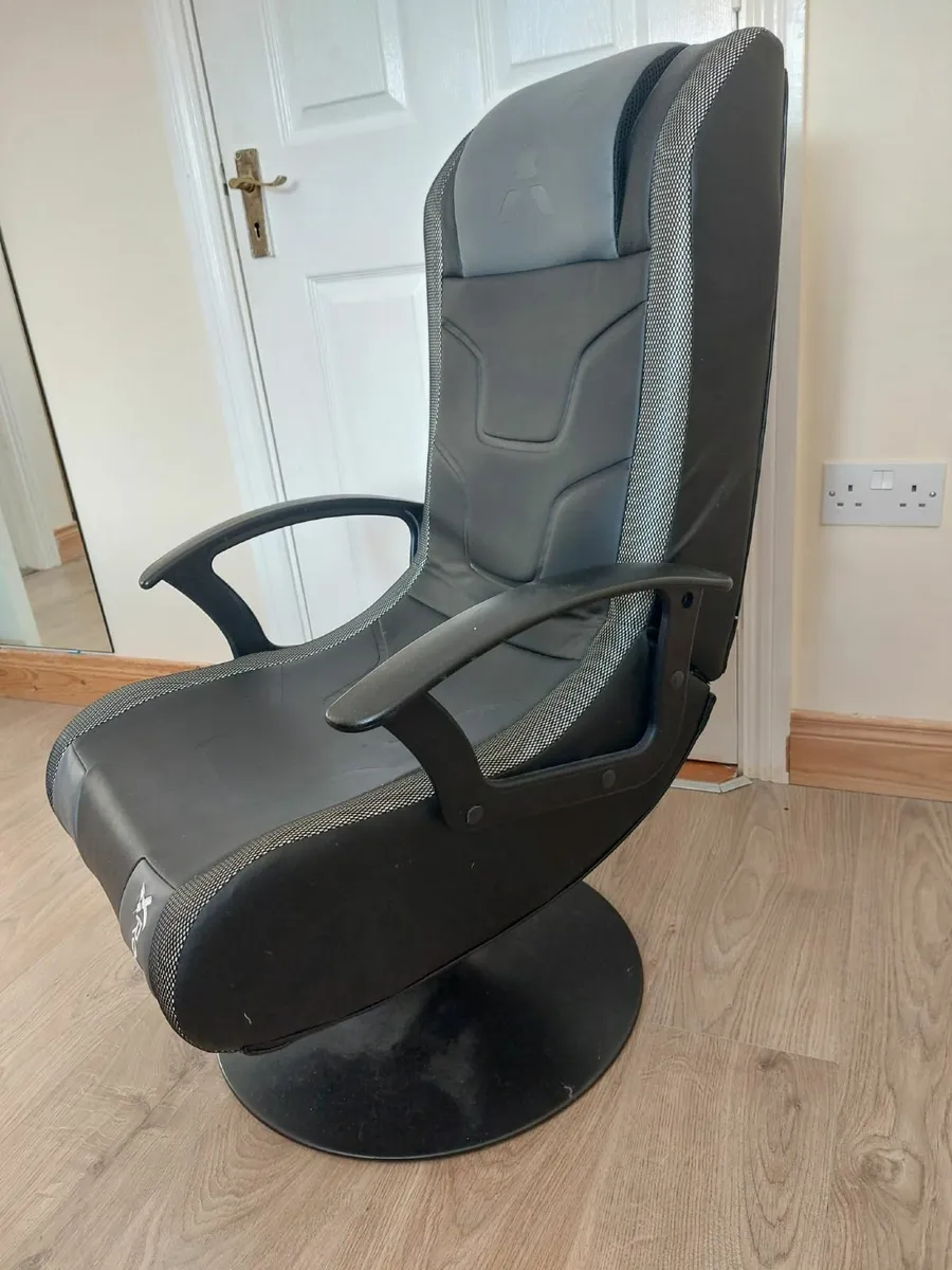 New lightning  gaming chair - Image 4