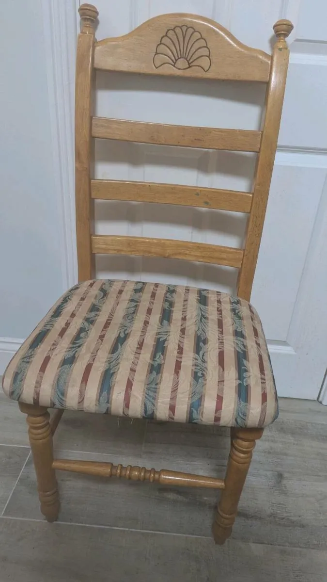 Kitchen table and chairs - Image 2