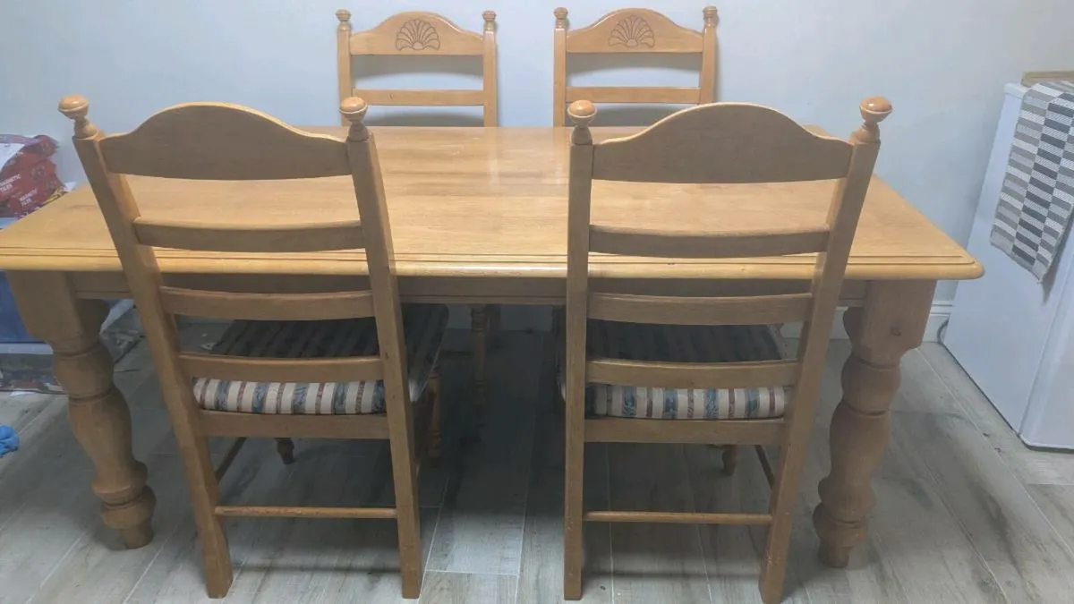 Kitchen table and chairs - Image 3